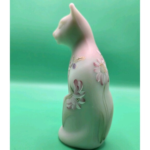 Fenton Art Burmese Glass Cat Painted Flowers & Dragonfly Signed Ltd. Edition - Picture 3 of 8